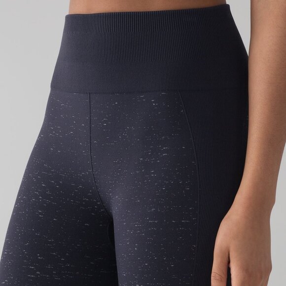 Lululemon Free To Flow 7/8 Tight Midnight Navy/White Size 2 - Picture 3 of 6